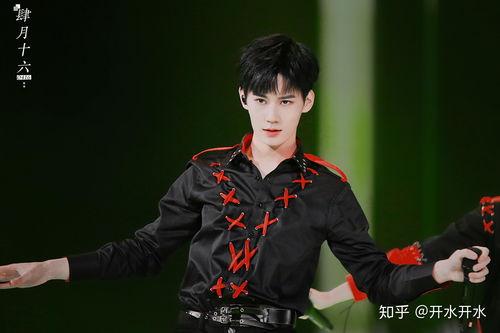 张真源吃自己瓜,瓜田李下引发热议