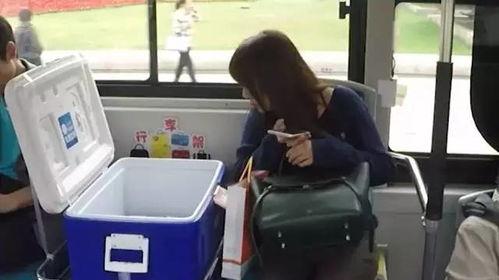 公交吃瓜,揭秘城市生活百态